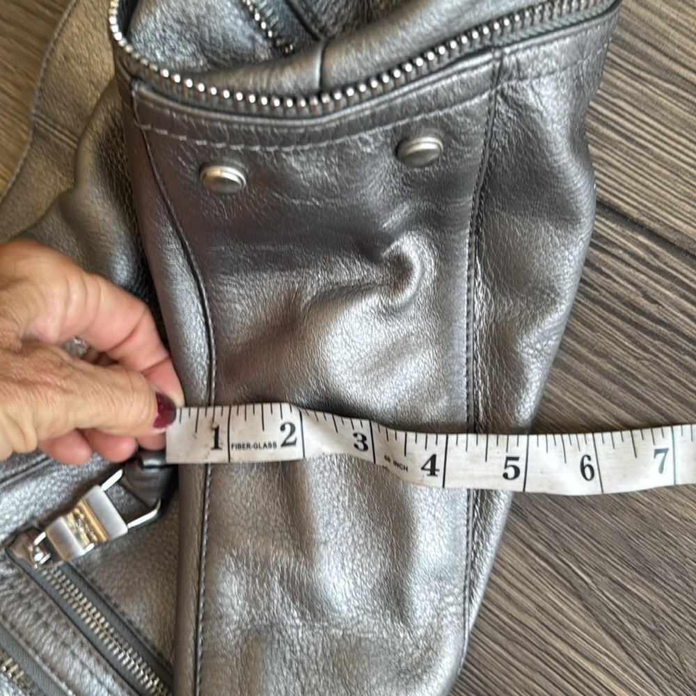 Vintage metallic silver B. Makowsky bag with optional shoulder strap w/ zippers - Picture 15 of 15